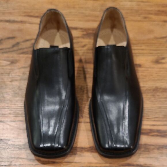 Black Leather Slip-On Loafers for Formal Occasions - Picture 1 of 8